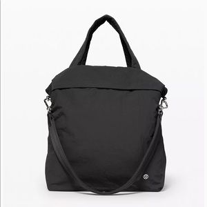 LULULEMON on my level 30L tote